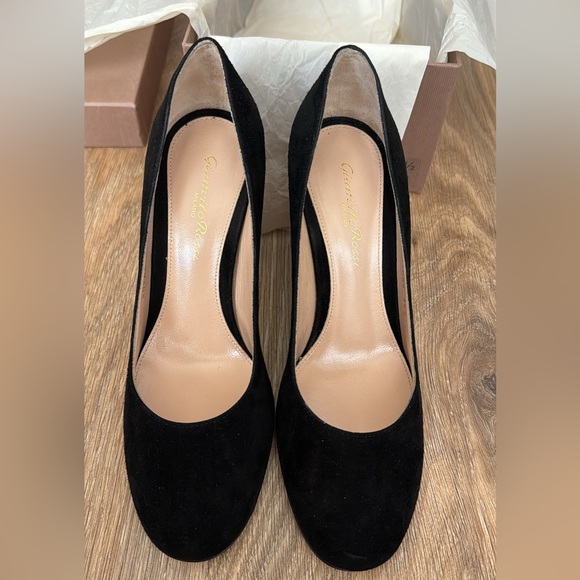 Gianvito Rossi Black Suede Pump - Excellent Comdition - Picture 1 of 5